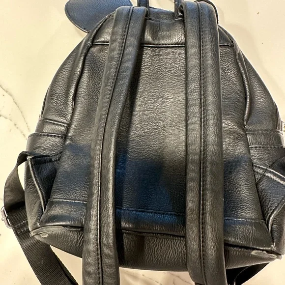 Loungefly Black and Red Minnie Mouse Backpack - Picture 2 of 3